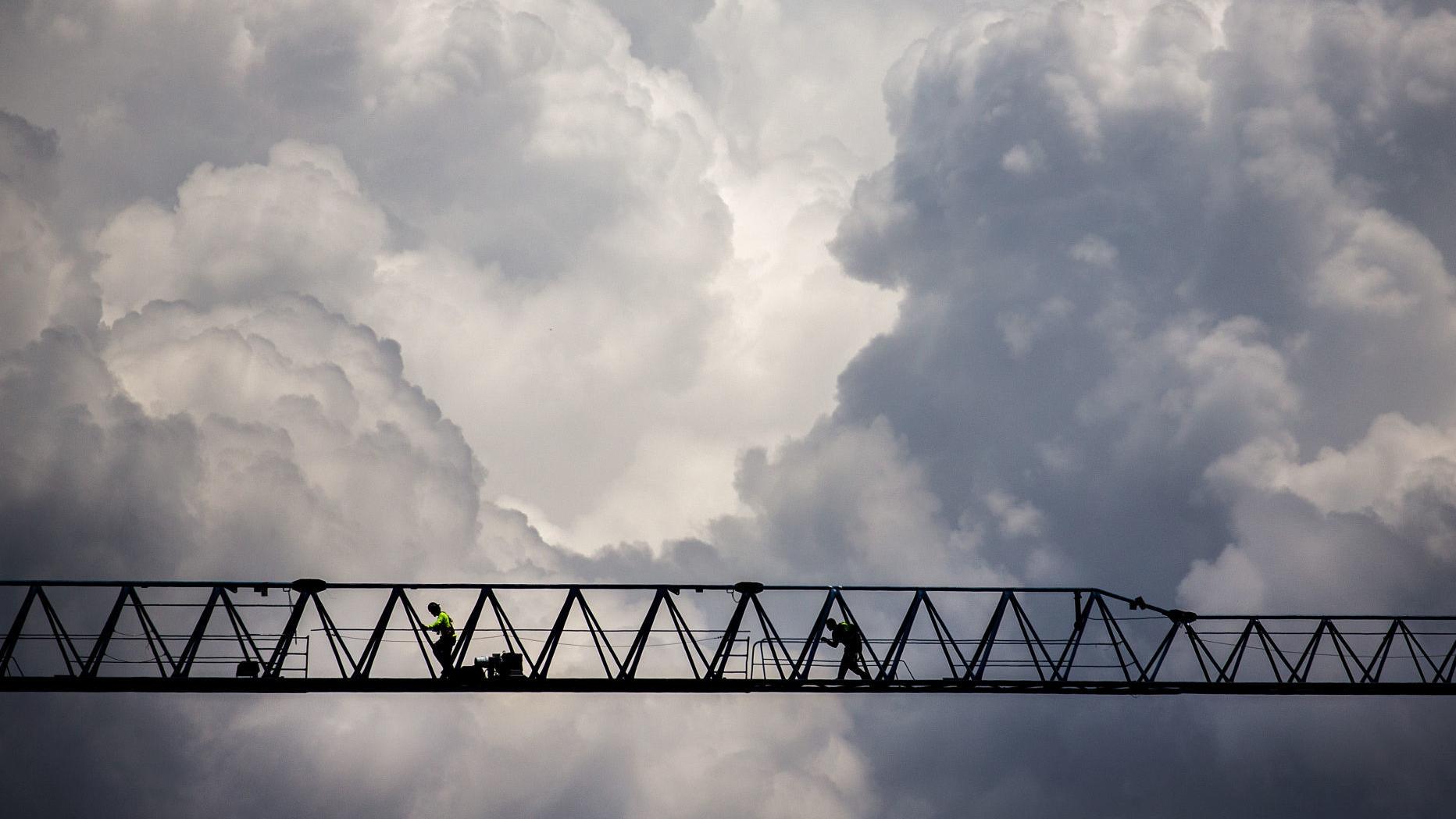 90-degree weather, chance of rain in Tucson today